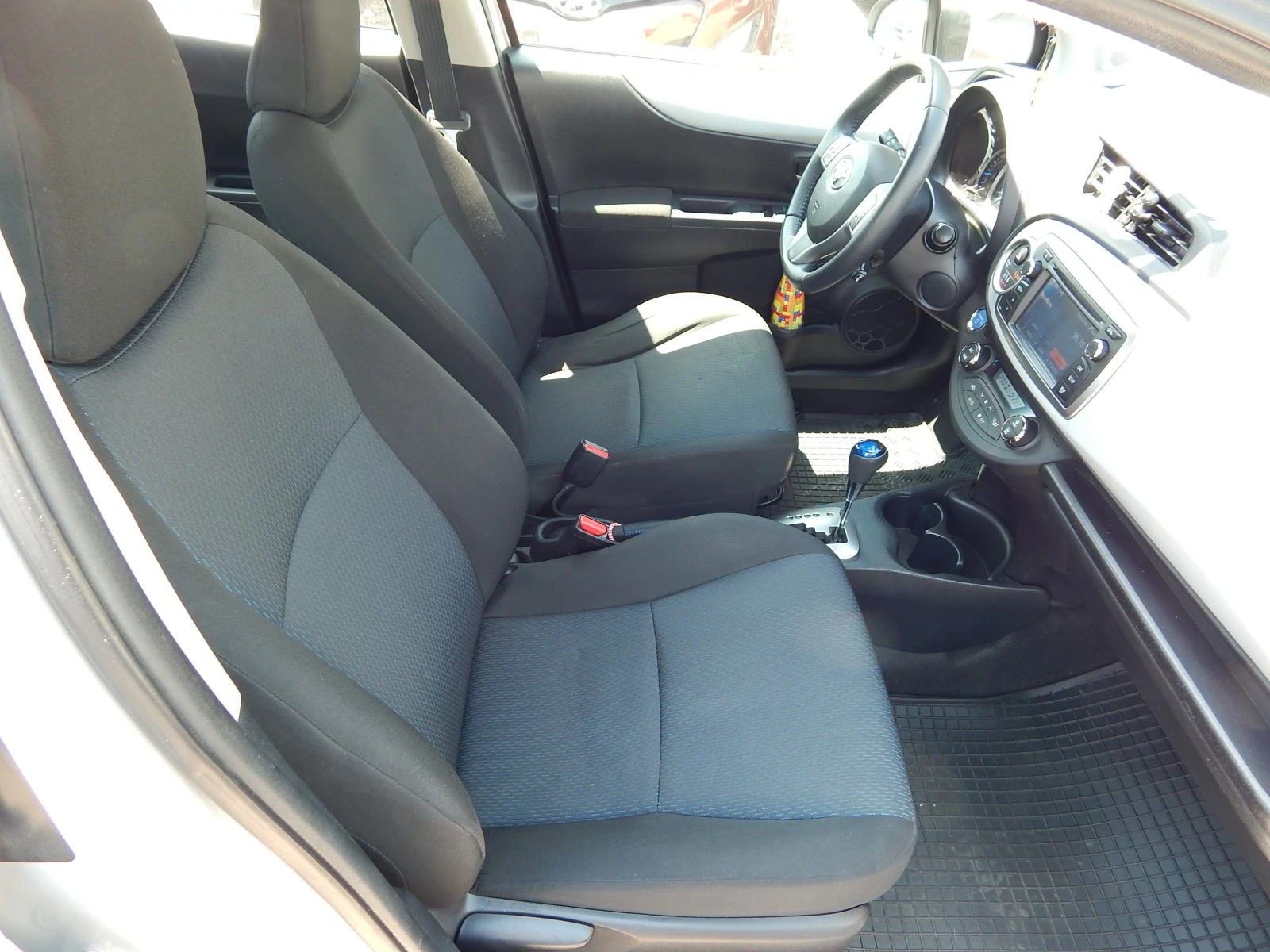 Toyota Yaris 1.5VVTI, снимка 16 - Автомобили и джипове - 54678080