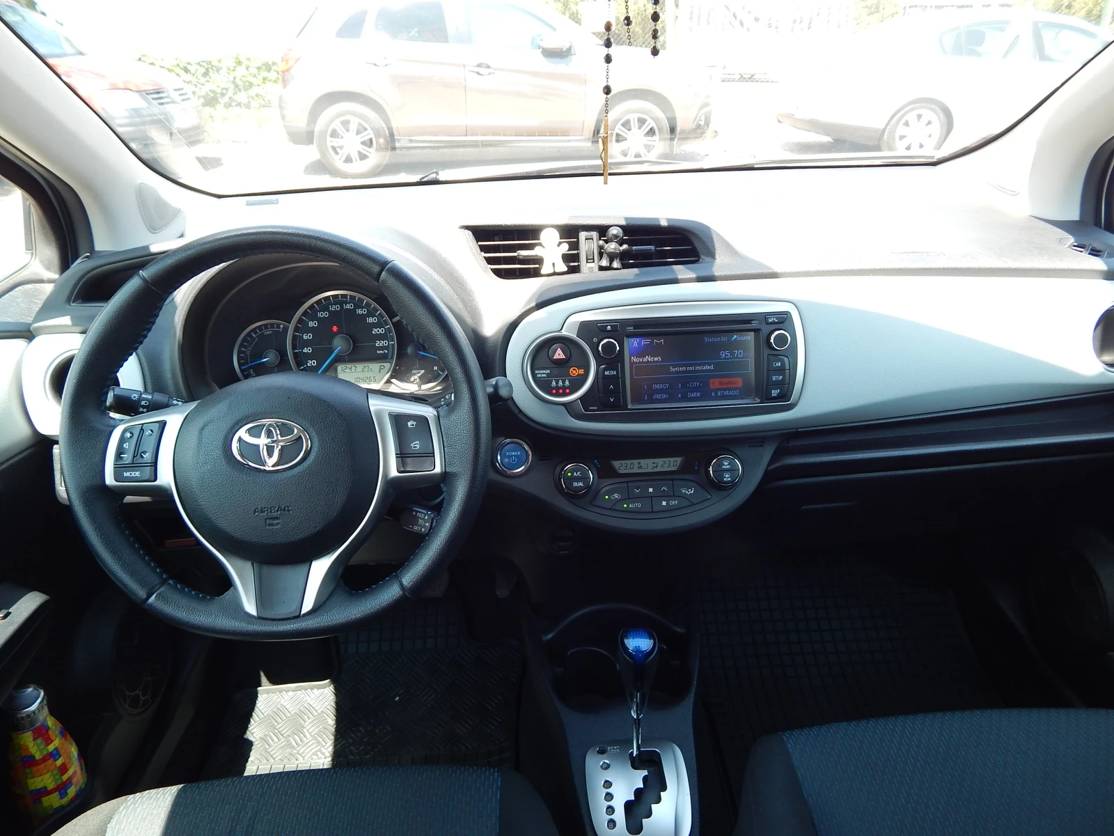 Toyota Yaris 1.5VVTI, снимка 14 - Автомобили и джипове - 54678080