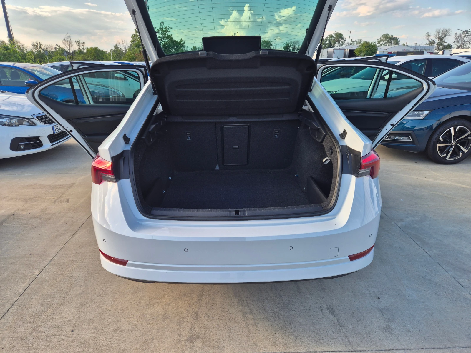 Skoda Octavia НОВ-2.0TDI А/Т, снимка 11 - Автомобили и джипове - 54691809
