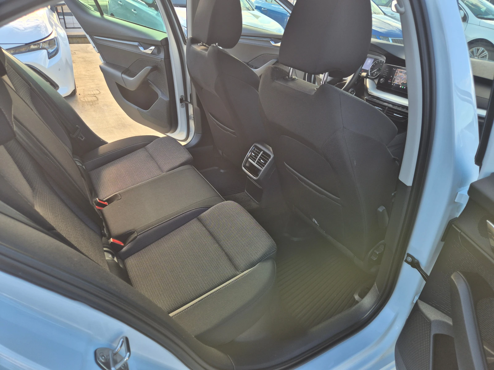 Skoda Octavia НОВ-2.0TDI А/Т, снимка 10 - Автомобили и джипове - 54691809