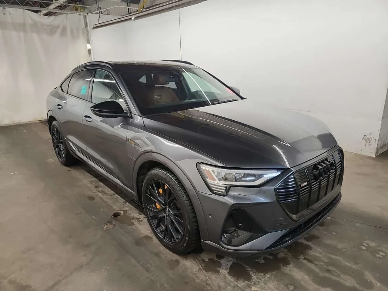 Audi E-Tron  TECHNIK | ЦЕНА ДО БЪЛГАРИЯ | 360 | 2 КЛЮЧА , снимка 2 - Автомобили и джипове - 55165405
