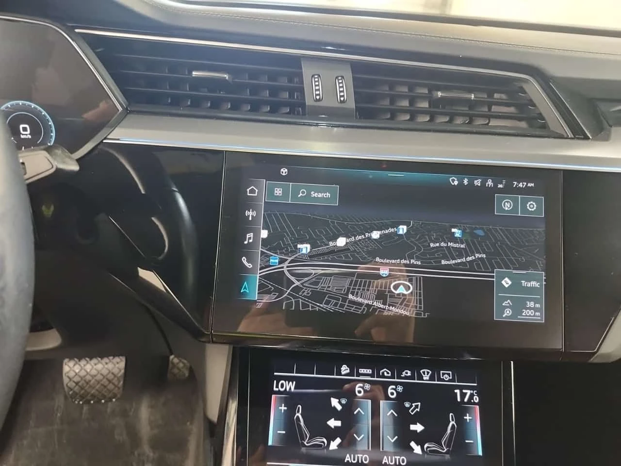 Audi E-Tron  TECHNIK | ЦЕНА ДО БЪЛГАРИЯ | 360 | 2 КЛЮЧА , снимка 11 - Автомобили и джипове - 55165405
