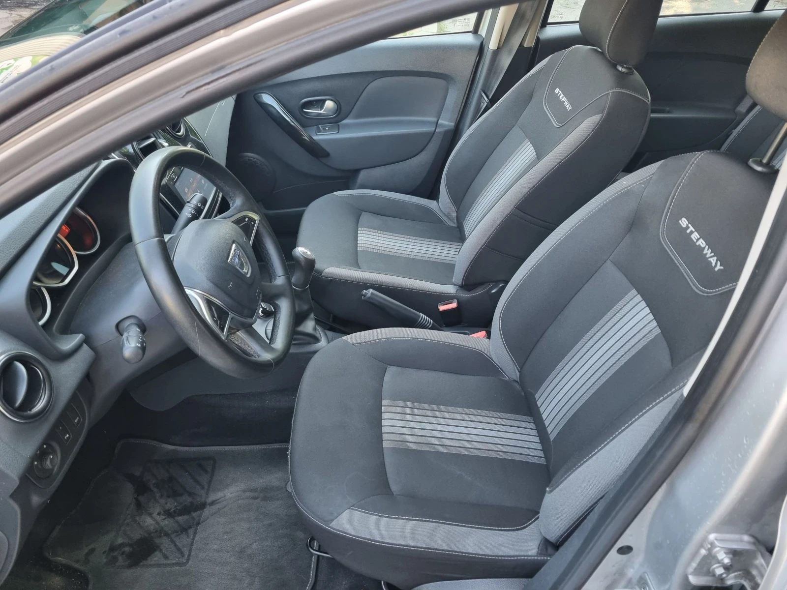 Dacia Sandero 0.900Tce STEPWAY Климатроник+ Камера, снимка 7 - Автомобили и джипове - 55228602