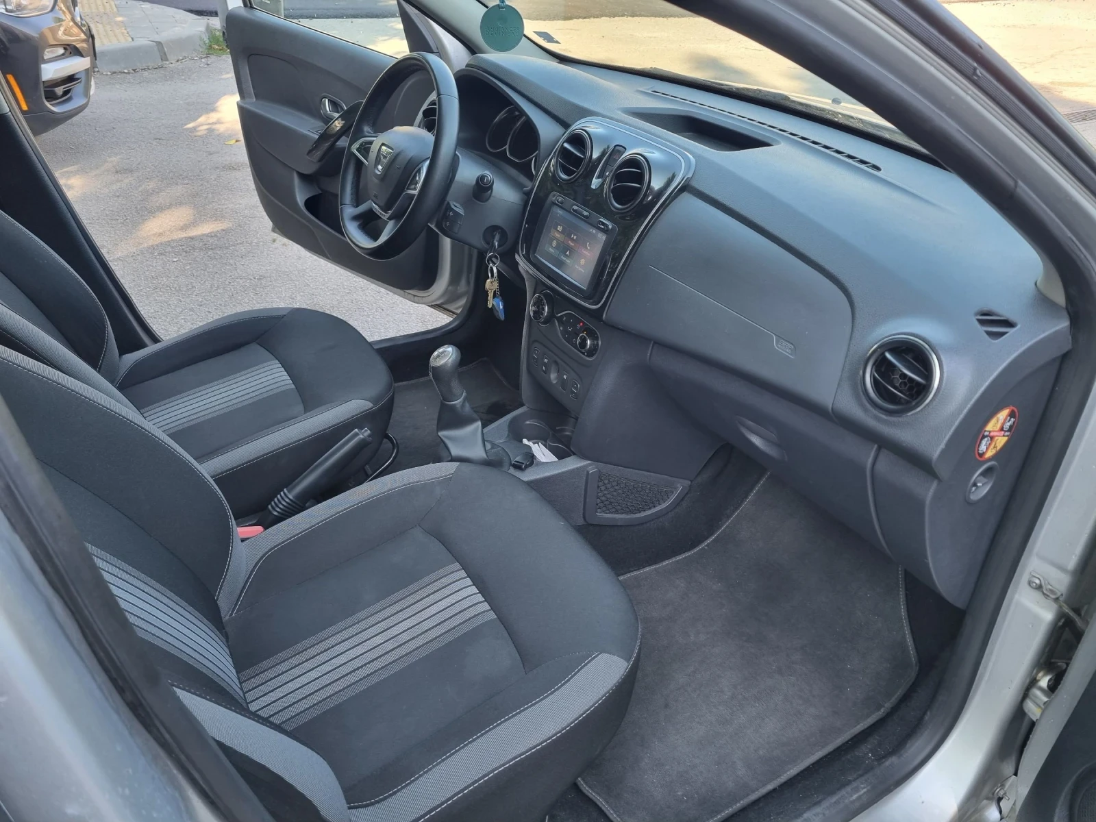 Dacia Sandero 0.900Tce STEPWAY Климатроник+ Камера, снимка 9 - Автомобили и джипове - 55228602
