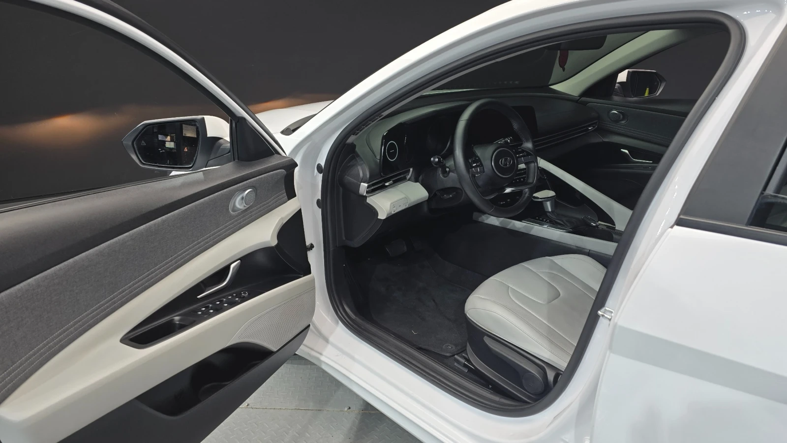 Hyundai Elantra AVANTE| ���������| ���� | LANE ASSIST| ���� �� �� | Mobile.bg � ����������� 12