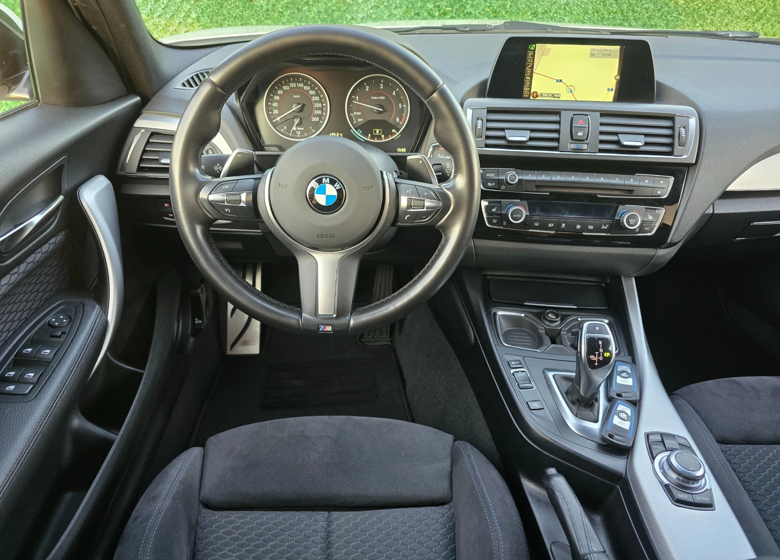 BMW 120 2.0D* 190кс* M-PACK* X-DRIVE, снимка 13 - Автомобили и джипове - 55468499