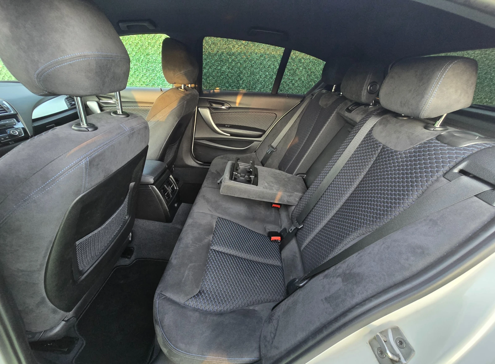 BMW 120 2.0D* 190кс* M-PACK* X-DRIVE, снимка 9 - Автомобили и джипове - 55468499