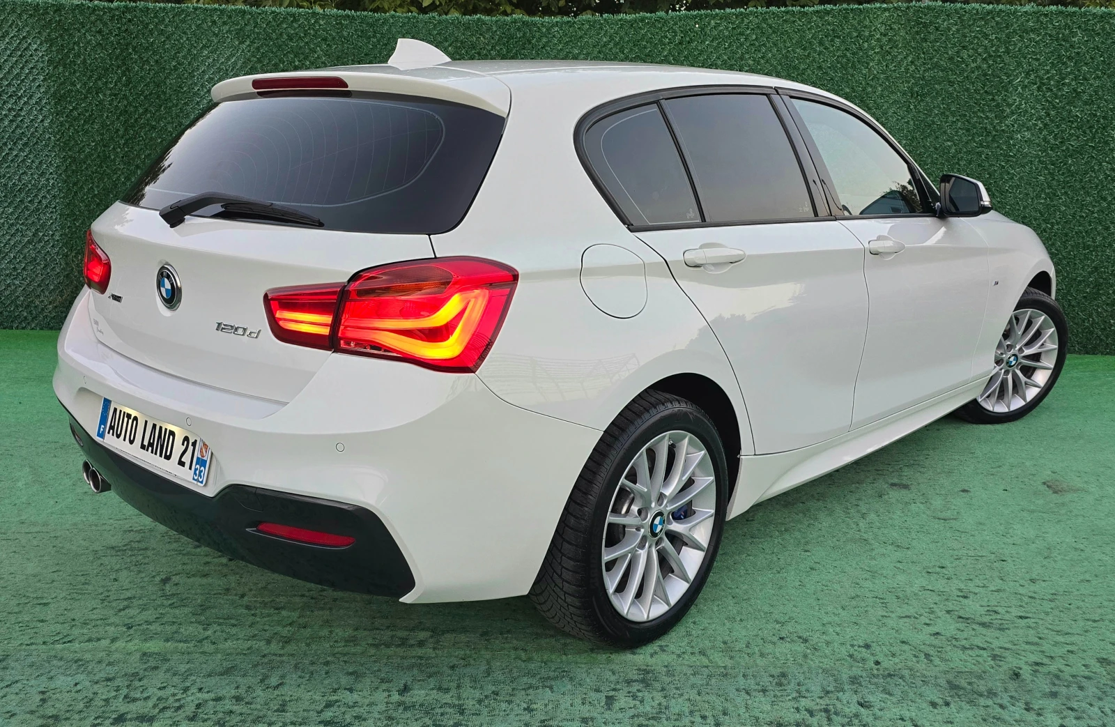 BMW 120 2.0D* 190кс* M-PACK* X-DRIVE, снимка 5 - Автомобили и джипове - 55468499