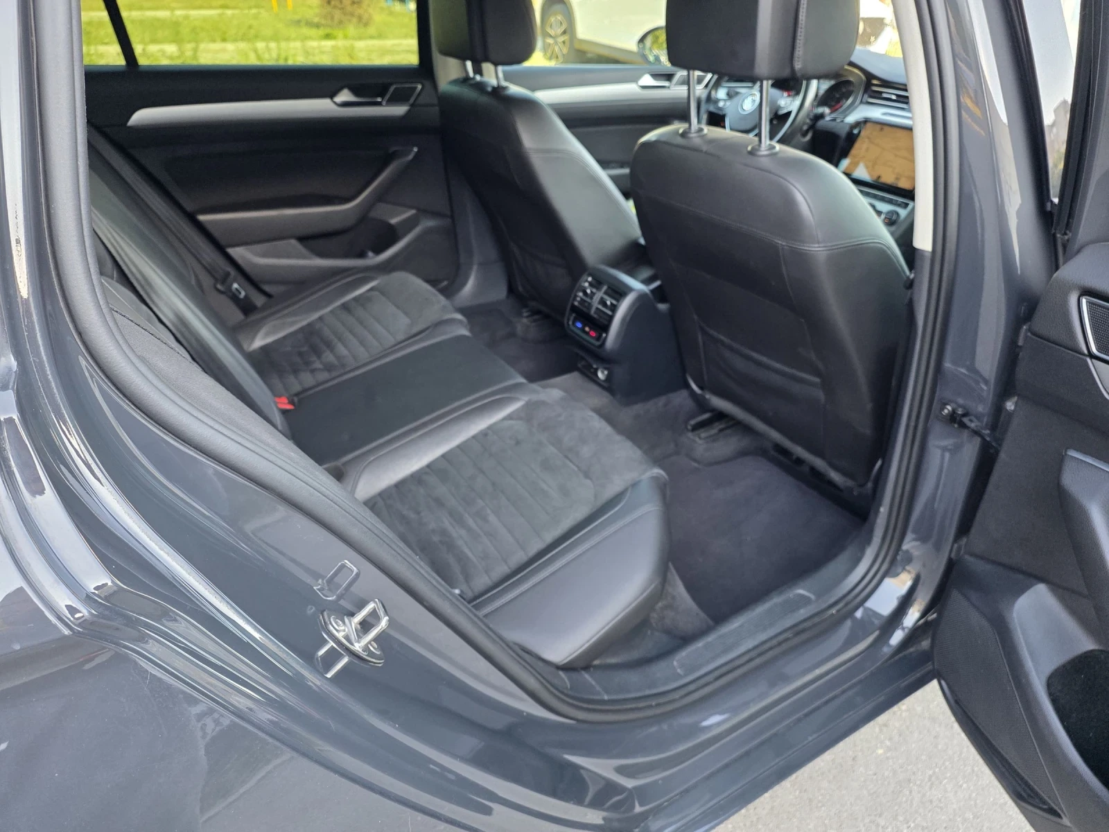 VW Passat 2.0 TDI 150кс. DSG, снимка 13 - Автомобили и джипове - 55480152