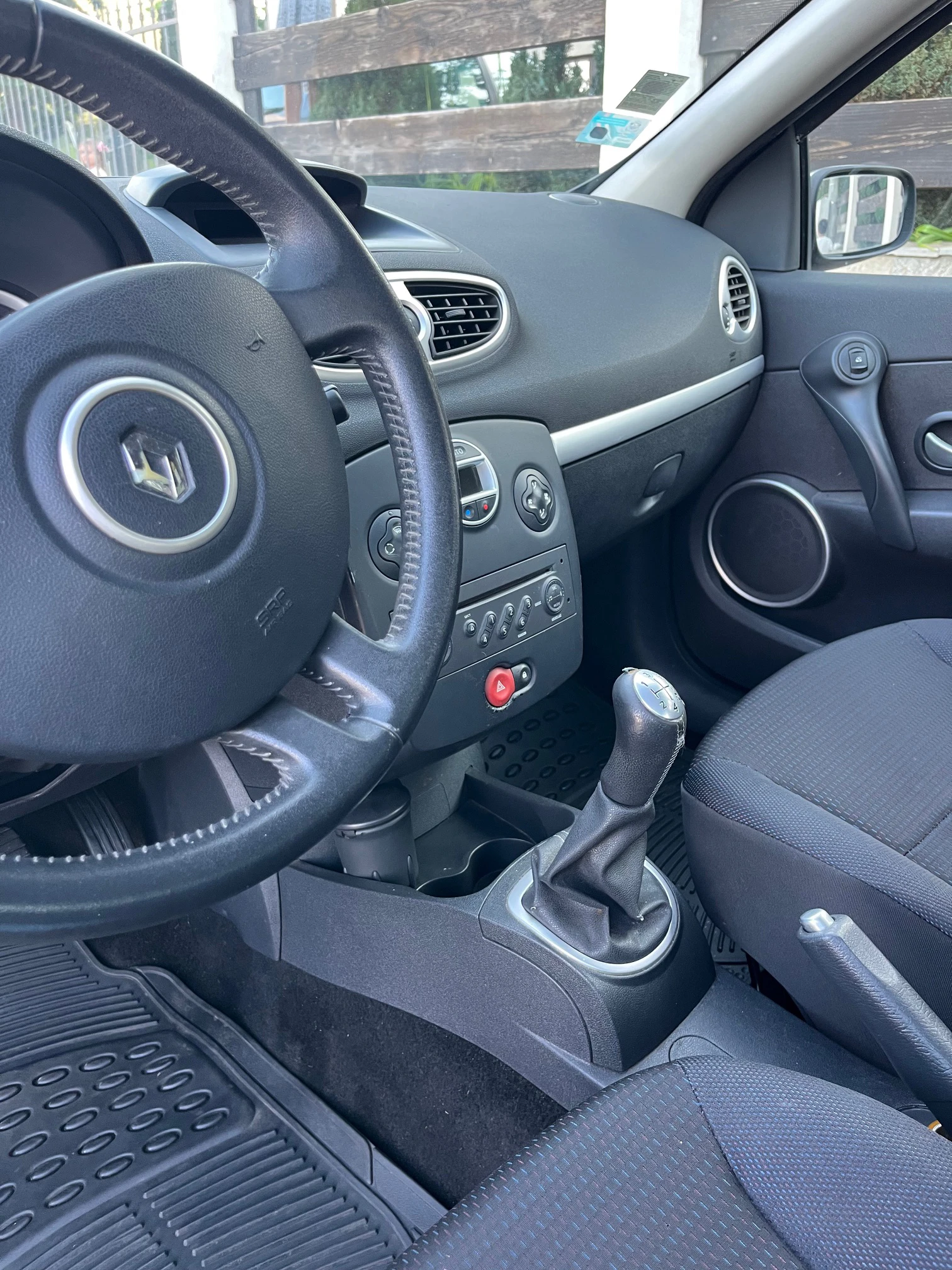 Renault Clio 1.4 16V, снимка 6 - Автомобили и джипове - 55558567