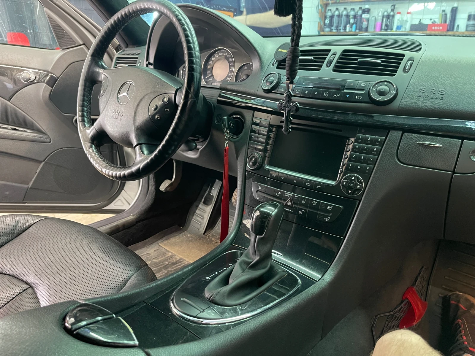 Mercedes-Benz E 320, снимка 9 - Автомобили и джипове - 55590348