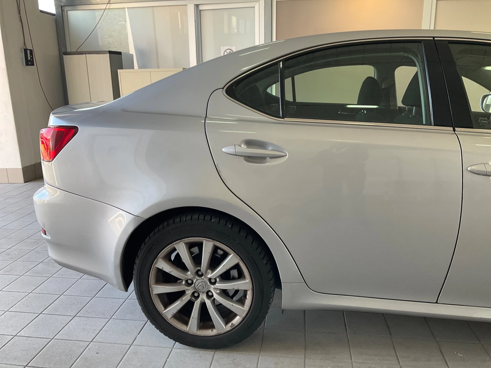 Lexus IS 220d, снимка 8 - Автомобили и джипове - 55742929