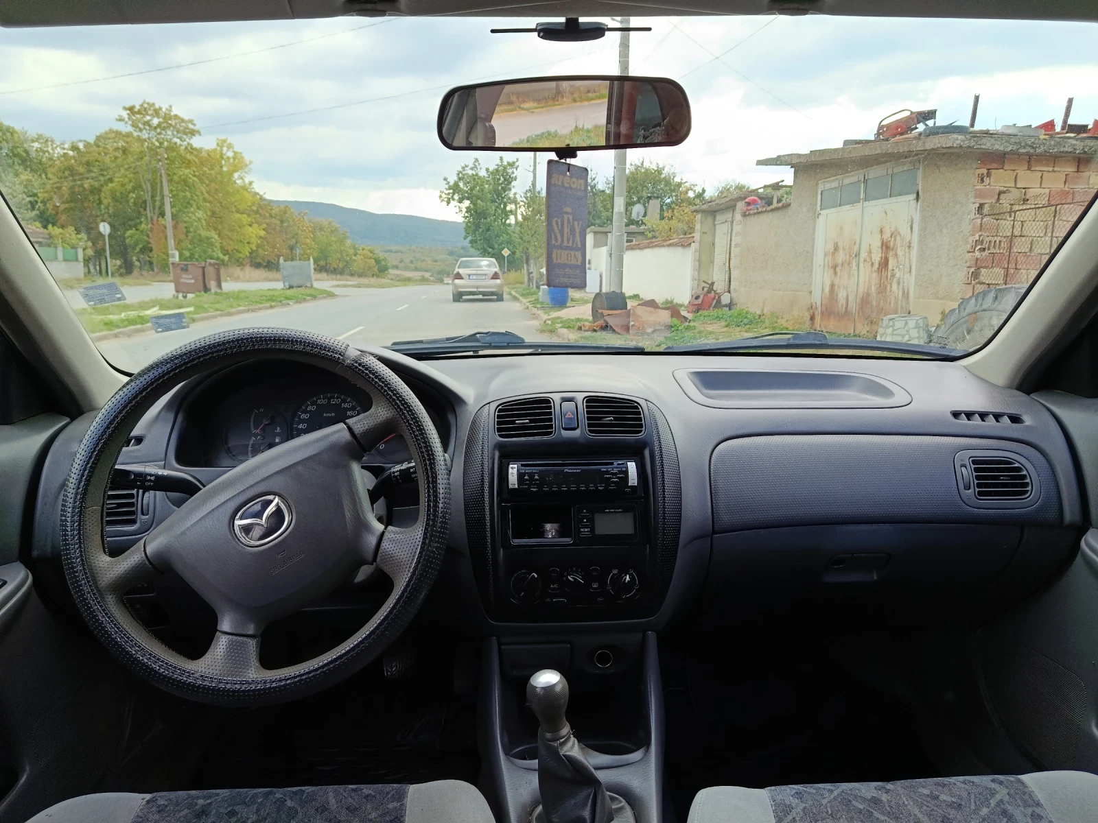 Mazda 323, снимка 10 - Автомобили и джипове - 56589499
