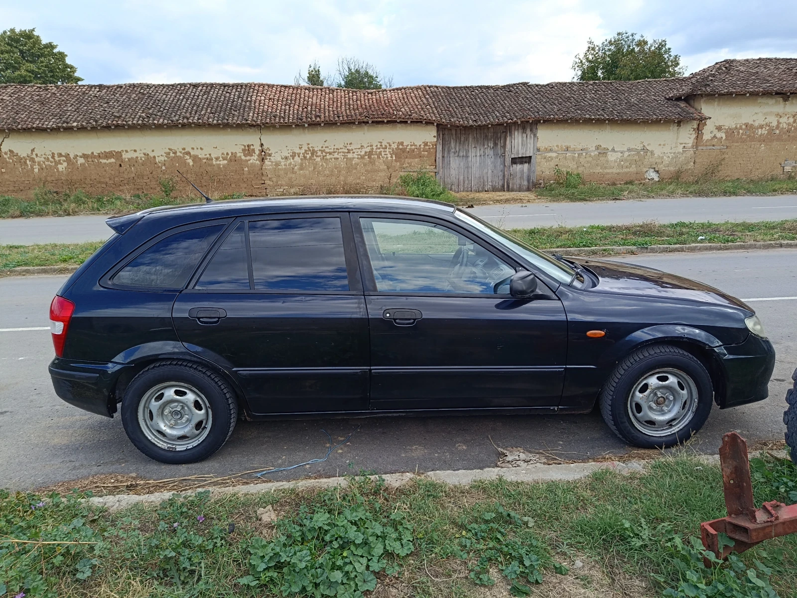 Mazda 323, снимка 4 - Автомобили и джипове - 56589499