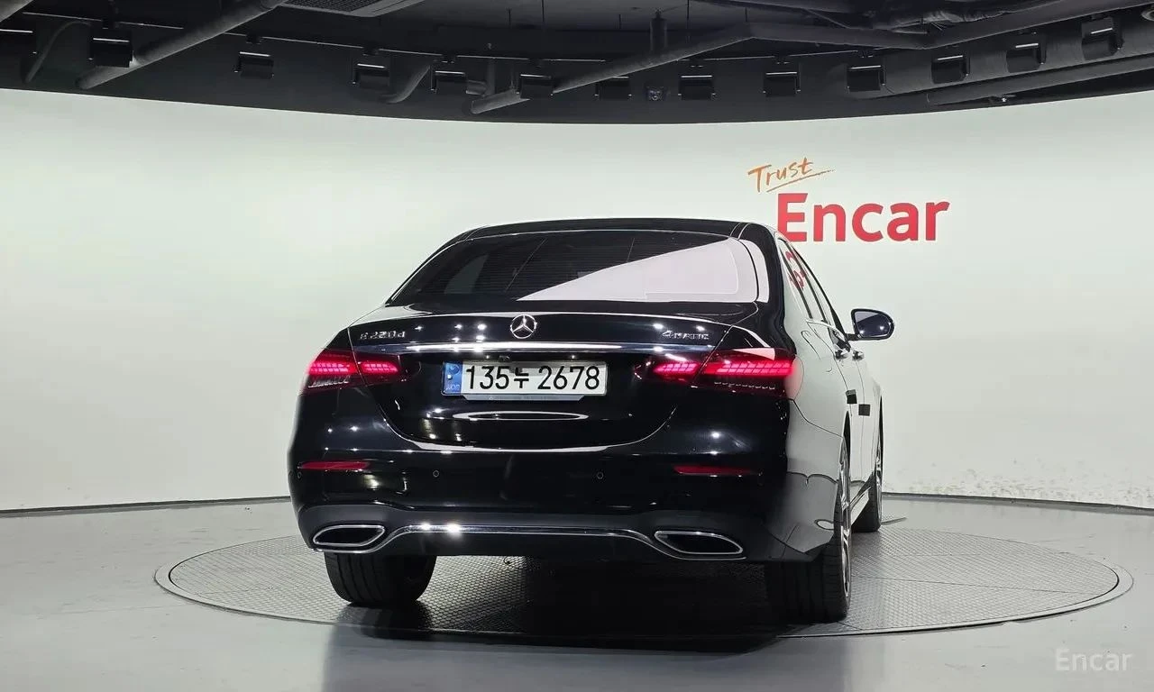 Mercedes-Benz E 220, снимка 4 - Автомобили и джипове - 56726897