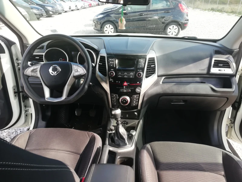 SsangYong Tivoli 1.6I KLIMA IT., снимка 13 - Автомобили и джипове - 52038836