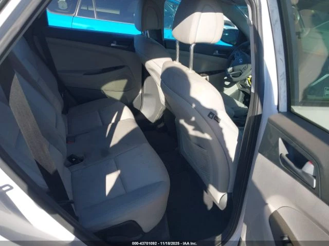 Hyundai Tucson * БЕЗ ЩЕТИ* КАМЕРА* ПОДГРЕВ* KEYLESS* HILL ASSIST*, снимка 11 - Автомобили и джипове - 52922577