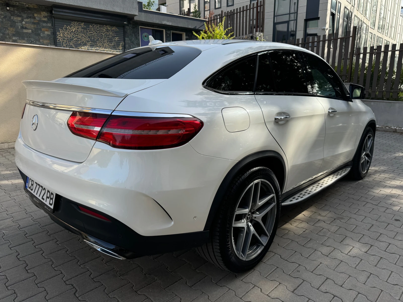Mercedes-Benz GLE 350 COUPE-AMG-PANO-DISTRO-CAMERA-SOFT CLOSE-HEAD UP*  - изображение 4