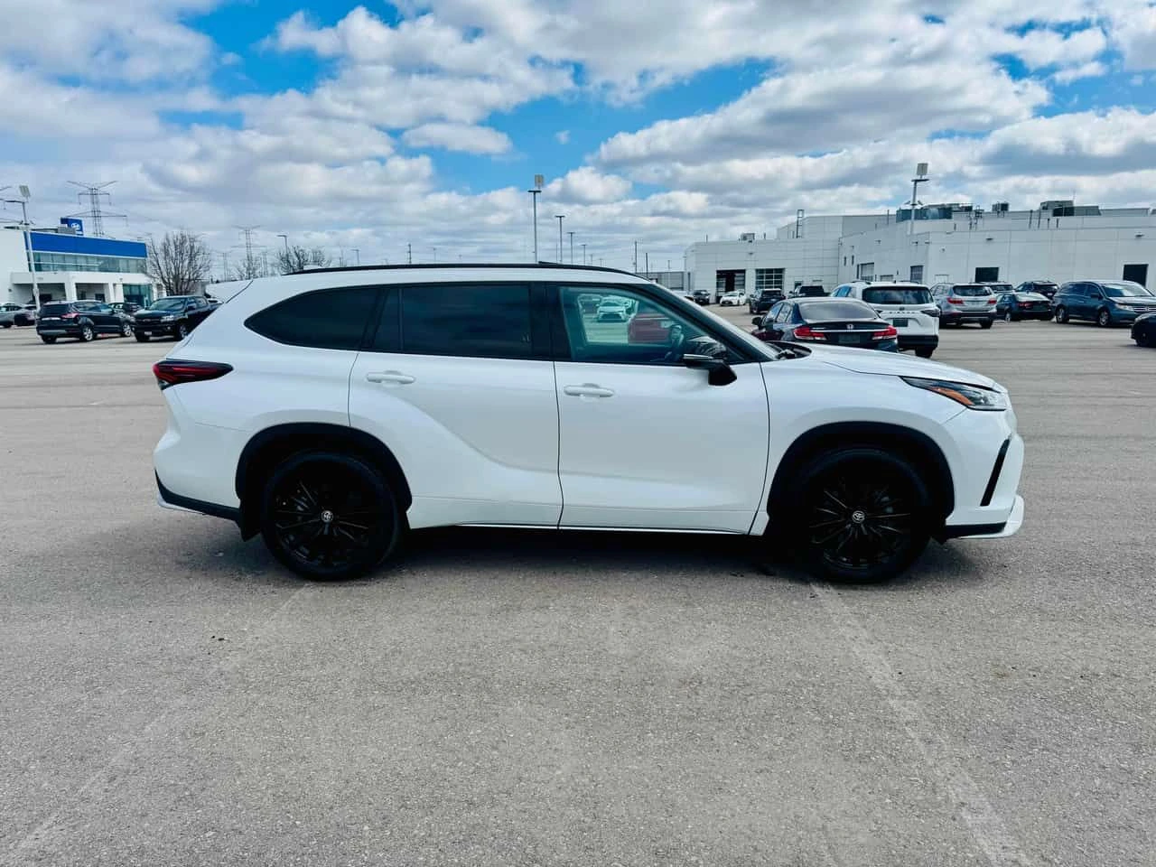 Toyota Highlander * AWD * 1 СОБСТВЕНИК * 2 КЛЮЧА * КАМЕРА, снимка 2 - Автомобили и джипове - 54041194