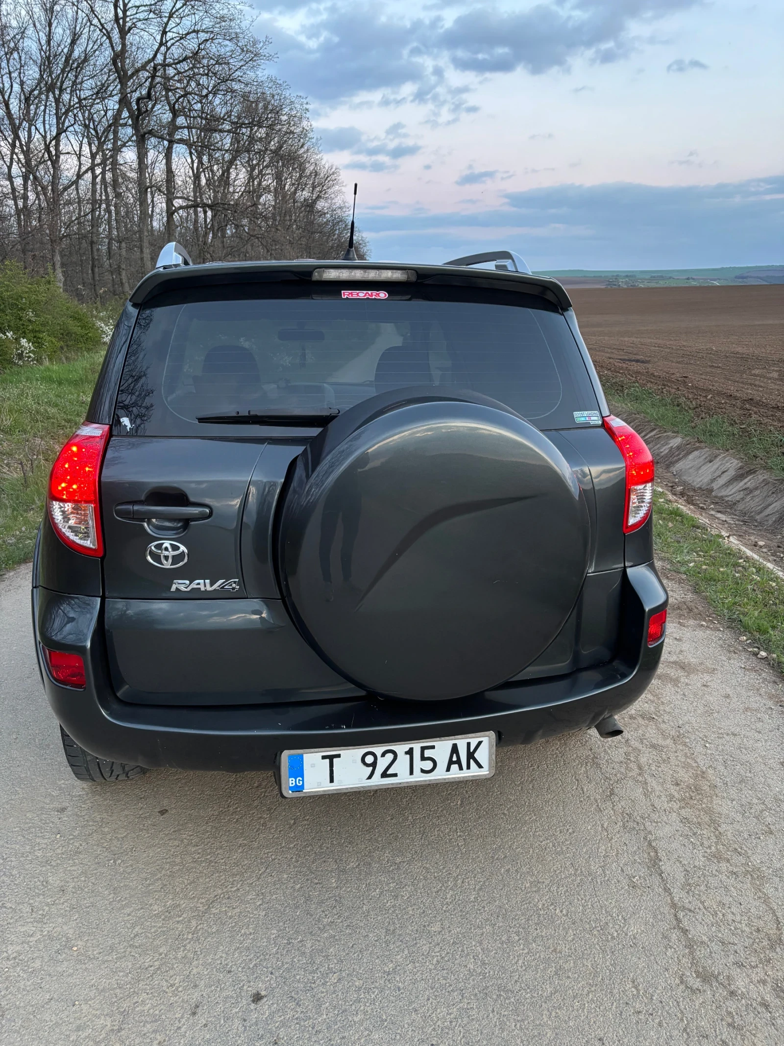 Toyota Rav4 2.2D-CAT 177hp, снимка 4 - Автомобили и джипове - 54257360