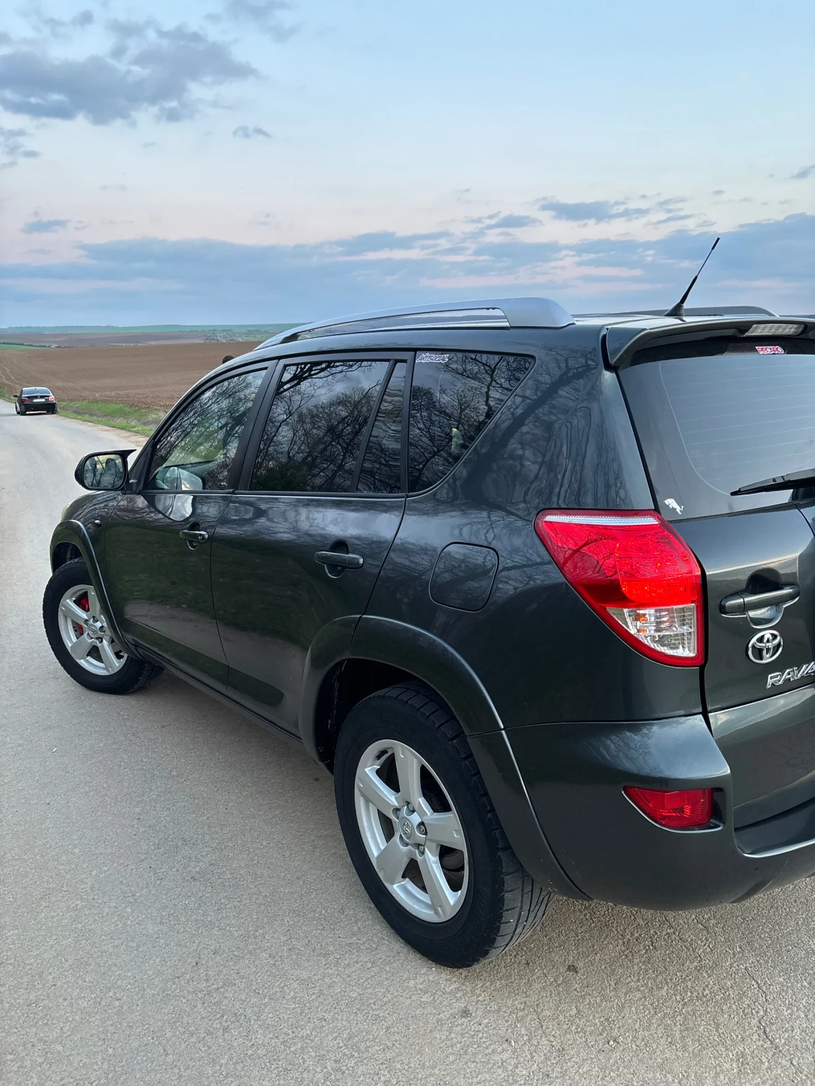 Toyota Rav4 2.2D-CAT 177hp, снимка 5 - Автомобили и джипове - 54257360