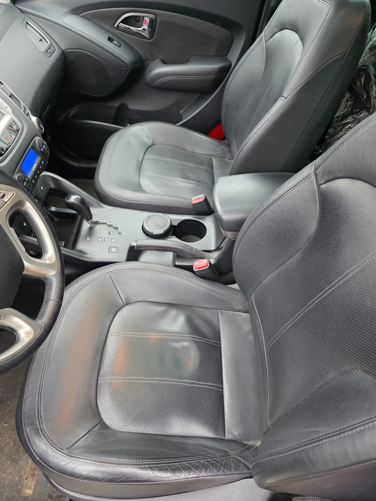 Hyundai IX35 2.0 Crdi 4x4 АВТОМАТИК, снимка 9 - Автомобили и джипове - 55141276