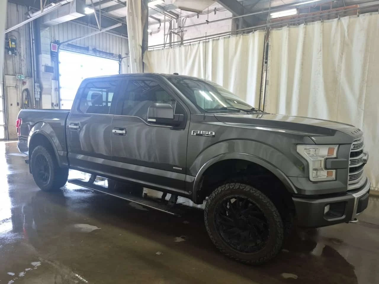 Ford F150 * LIMITED CREW CAB SHORT BED * CARFAX * , снимка 2 - Автомобили и джипове - 55350134