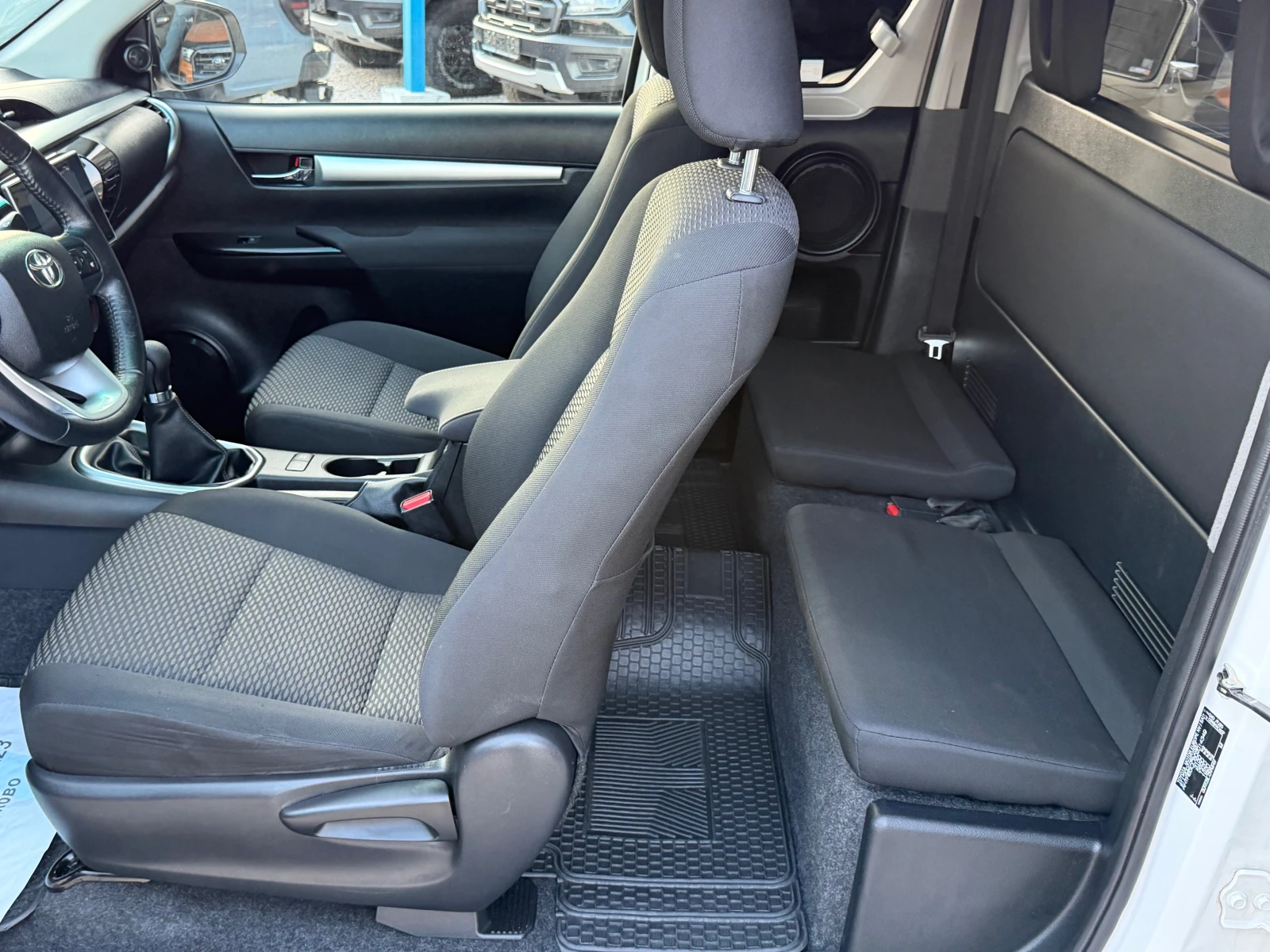 Toyota Hilux 2 години Гаранция, снимка 12 - Автомобили и джипове - 55549572