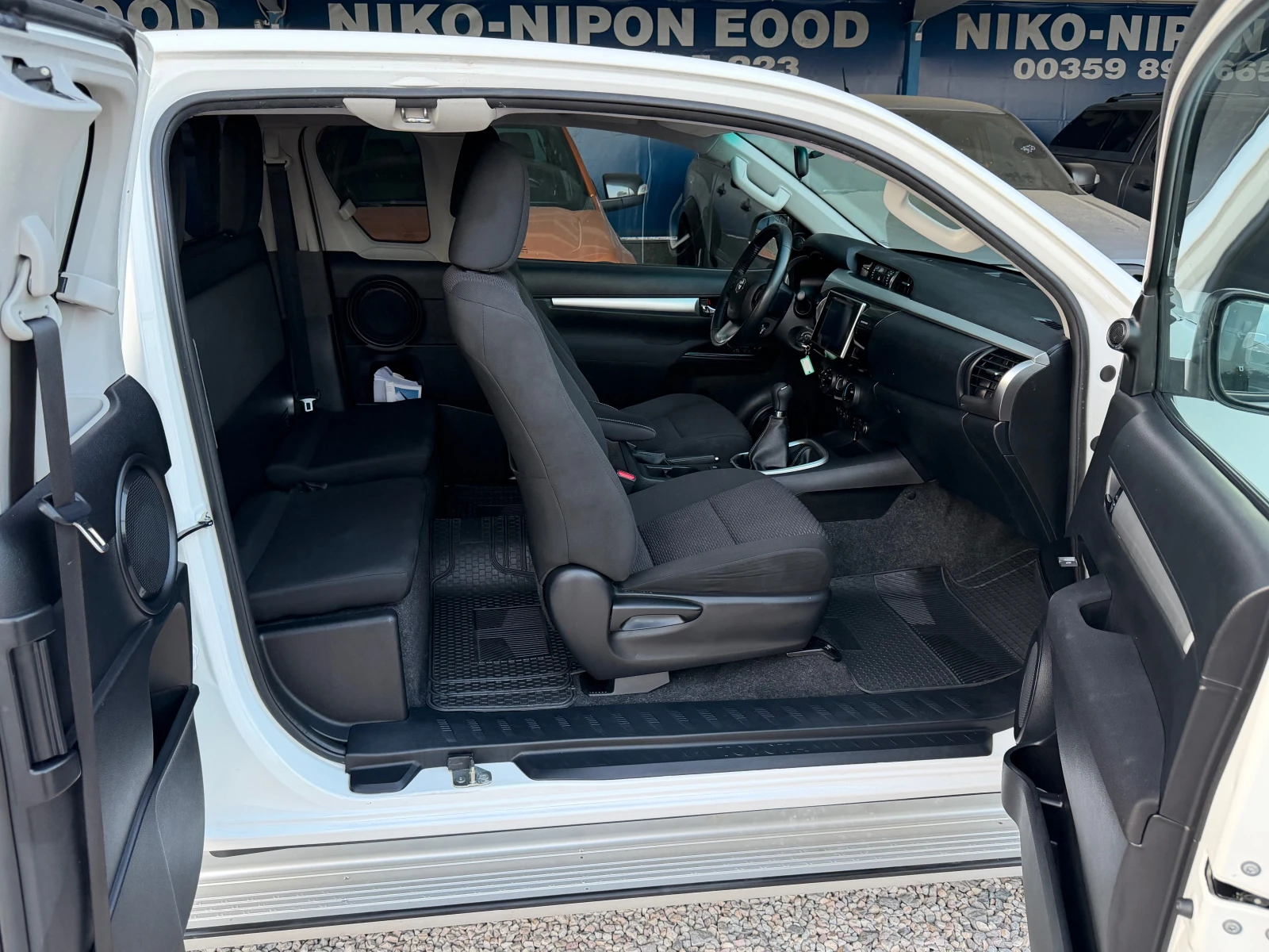 Toyota Hilux 2 години Гаранция, снимка 13 - Автомобили и джипове - 55549572
