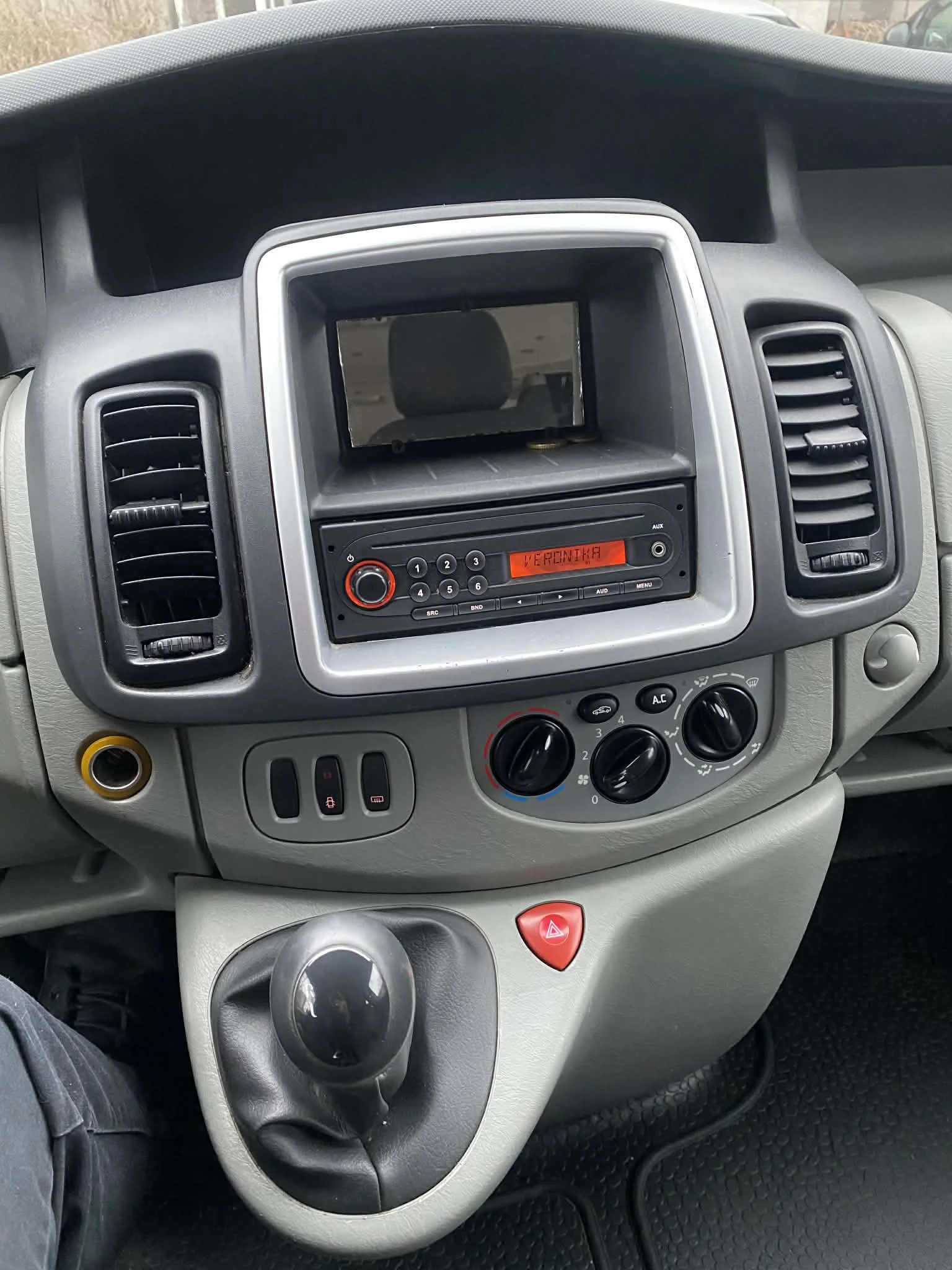 Renault Trafic ПЪТНИЧЕСКИ, снимка 11 - Бусове и автобуси - 54028128