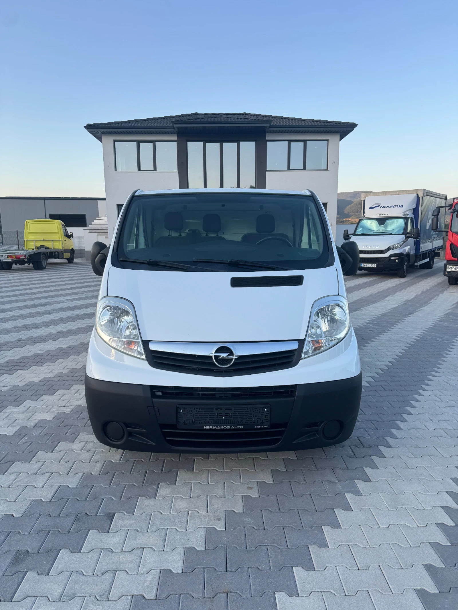 Opel Vivaro 2.0 CDTI * КЛИМАТИК* , снимка 2 - Бусове и автобуси - 56040792