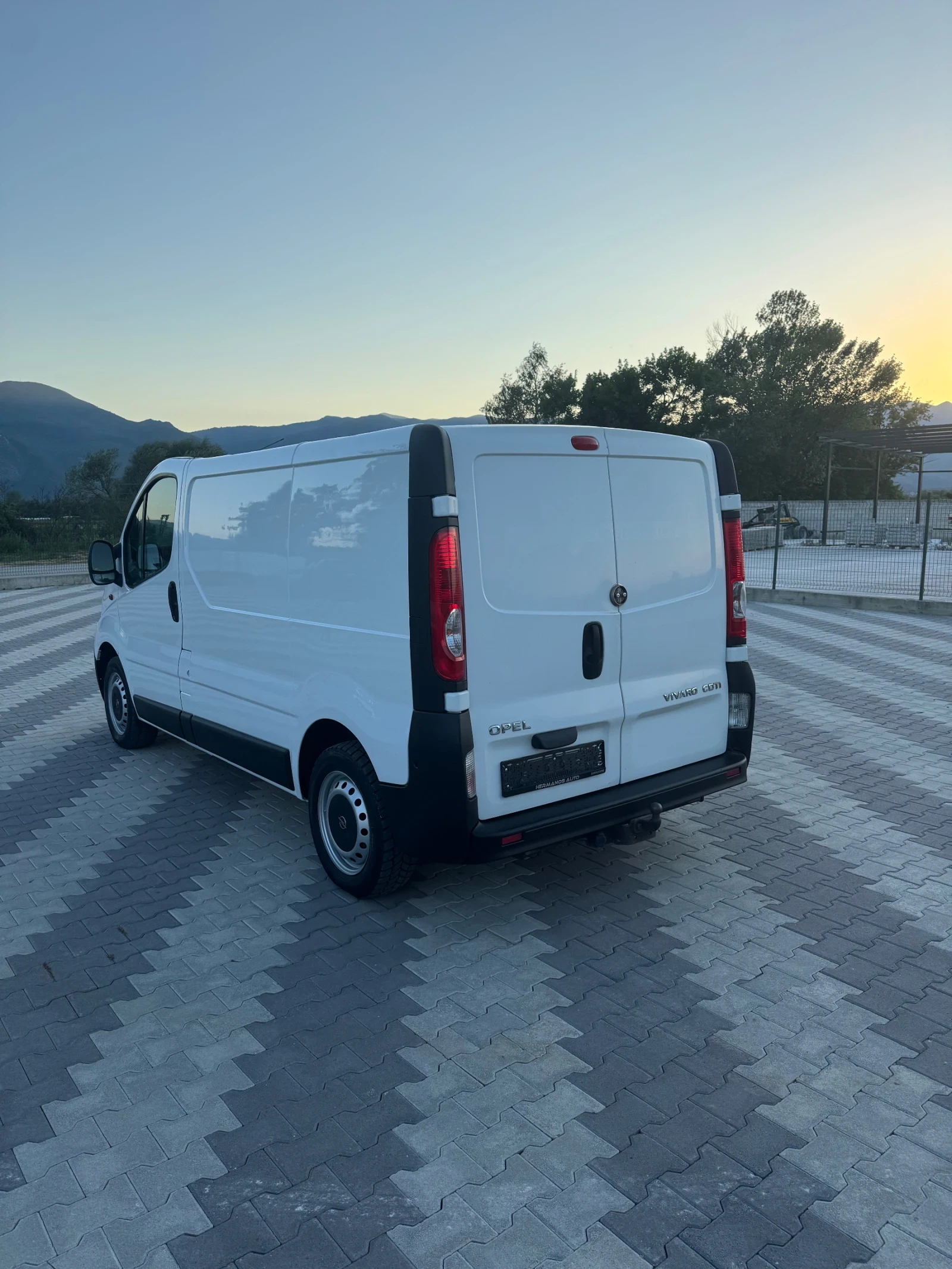 Opel Vivaro 2.0 CDTI * КЛИМАТИК* , снимка 7 - Бусове и автобуси - 56040792