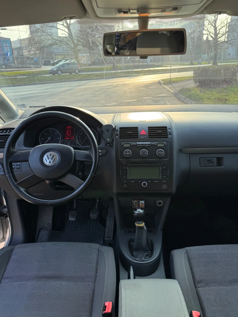 VW Touran 1.9 TDI 105 кс, снимка 9 - Автомобили и джипове - 48786960