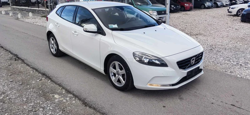 Volvo V40 1.6, снимка 9 - Автомобили и джипове - 49191339