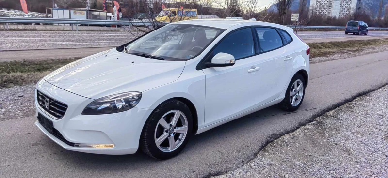 Volvo V40 1.6, снимка 2 - Автомобили и джипове - 49191339