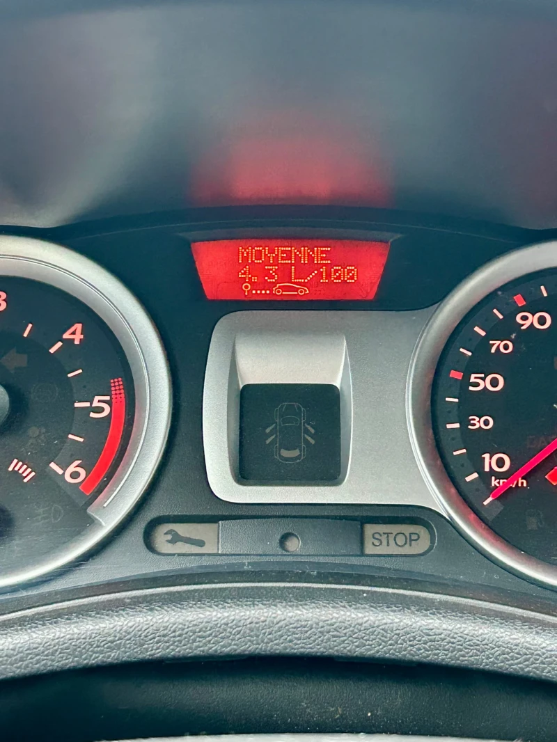 Renault Clio Renault Clio 1.5 DCI, снимка 10 - Автомобили и джипове - 52894709