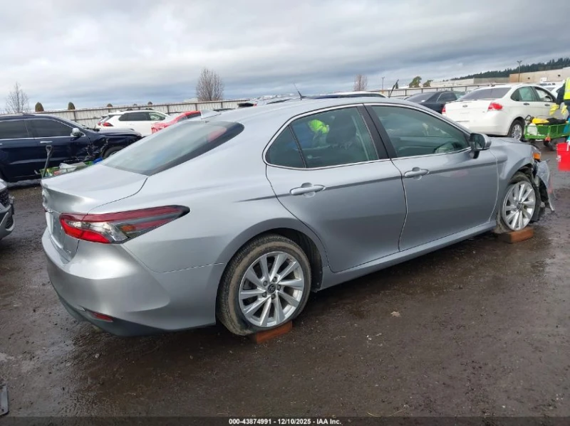 Toyota Camry 2.5L I-4 DI, DOHC, VVT, 203HP Front Wheel Drive, снимка 11 - Автомобили и джипове - 53095613