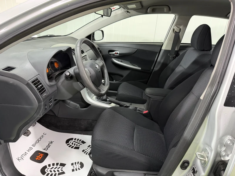 Toyota Corolla SDN 1.6 VVT-i 6MT Luna * 32 000km* от България, снимка 9 - Автомобили и джипове - 53219046