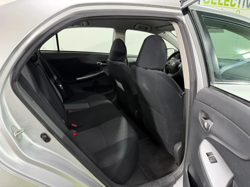 Toyota Corolla SDN 1.6 VVT-i 6MT Luna * 32 000km* от България, снимка 16 - Автомобили и джипове - 53219046