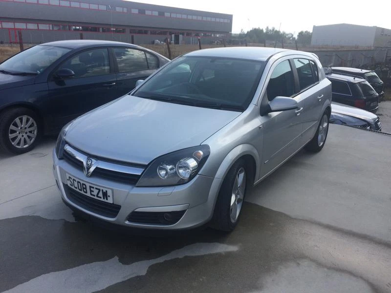 Opel Astra 1.9 cdti avtomat, снимка 1 - Автомобили и джипове - 23106026