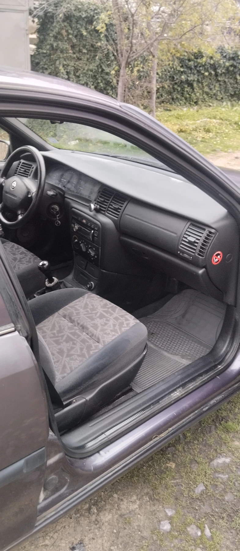 Opel Vectra 1.6 - изображение 4