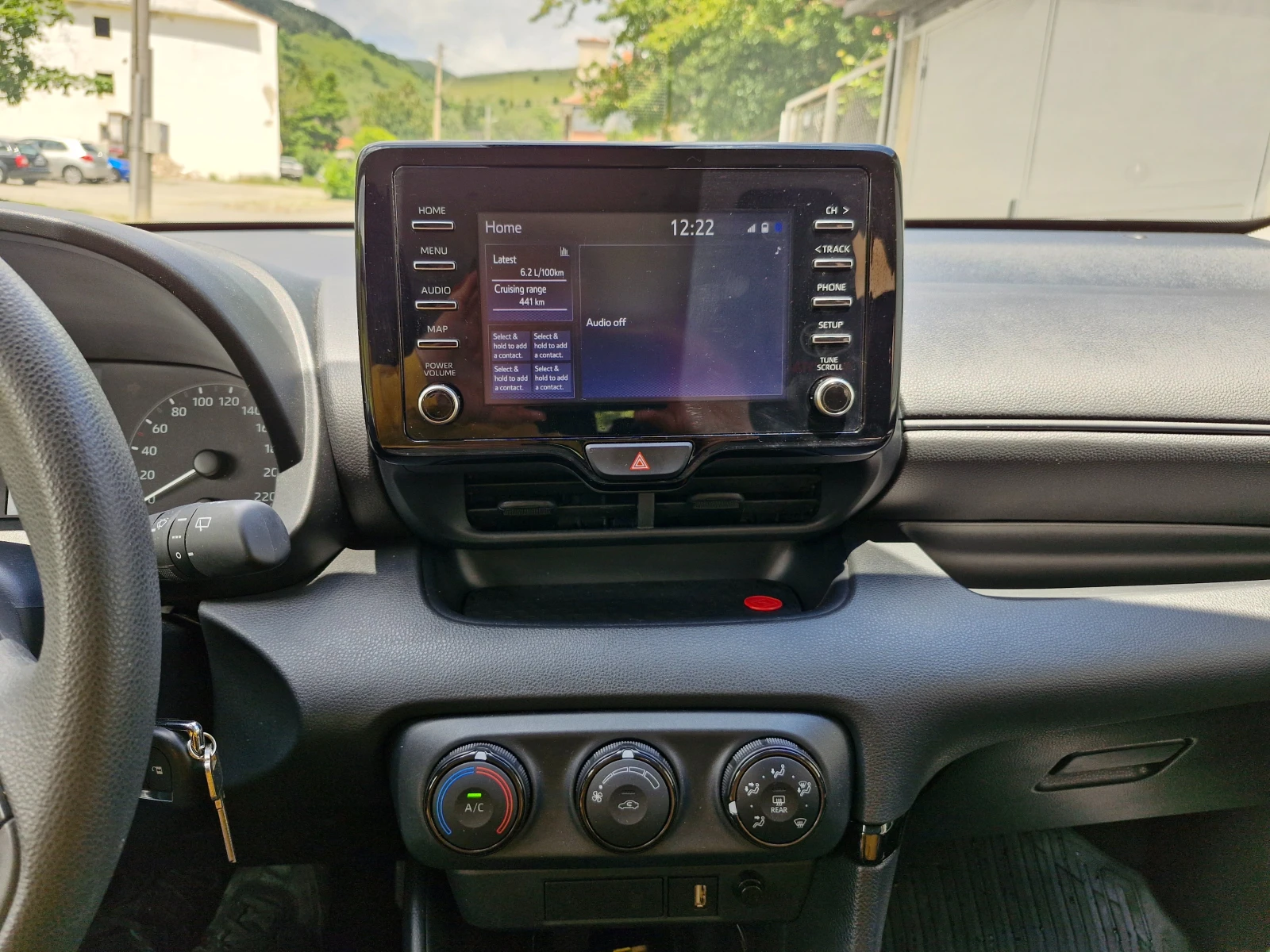 Toyota Yaris 1.0 Comfort - изображение 8