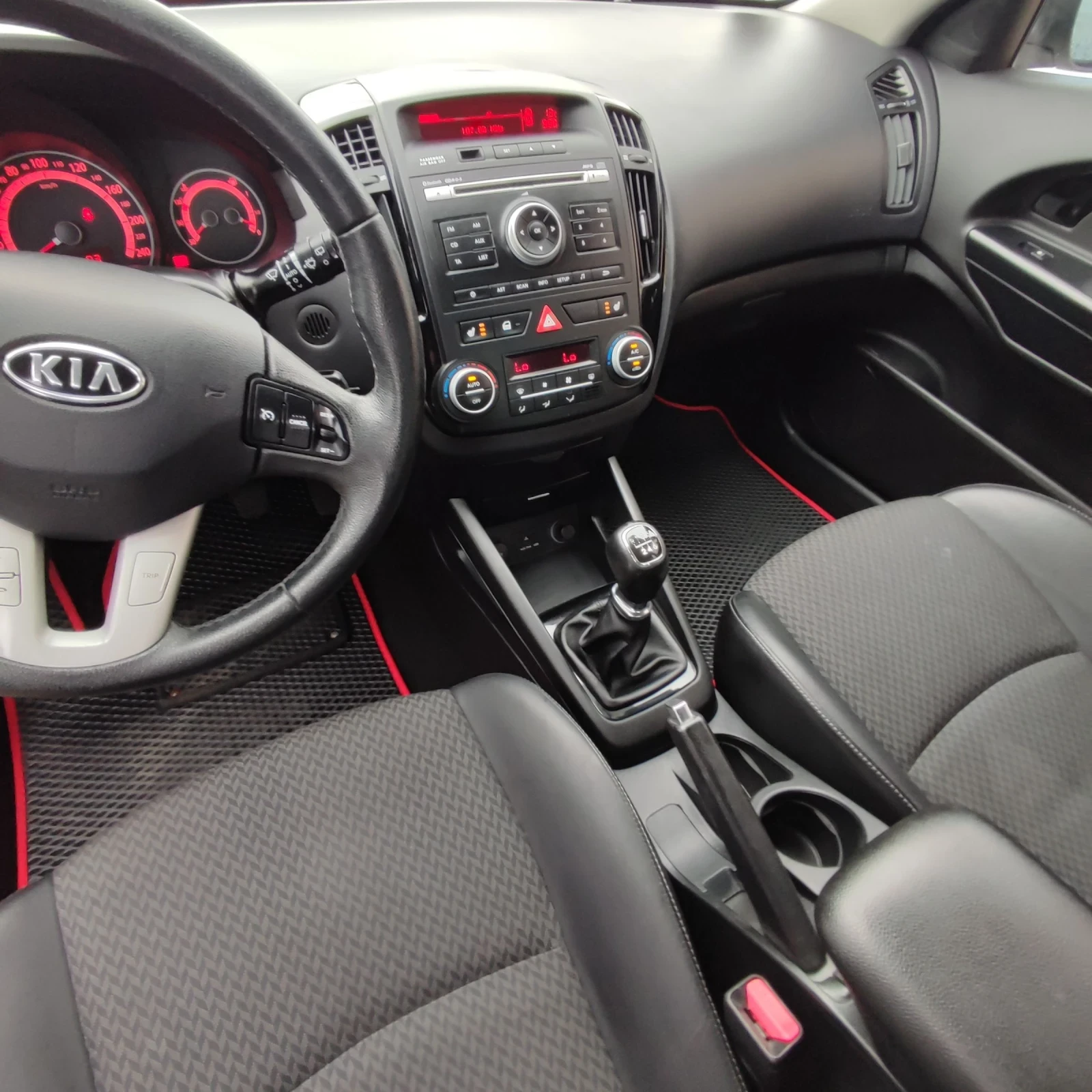 Kia Ceed 1.6 CRDI* FACELIFT* 116ks* KLIMATRONIK*  - изображение 10