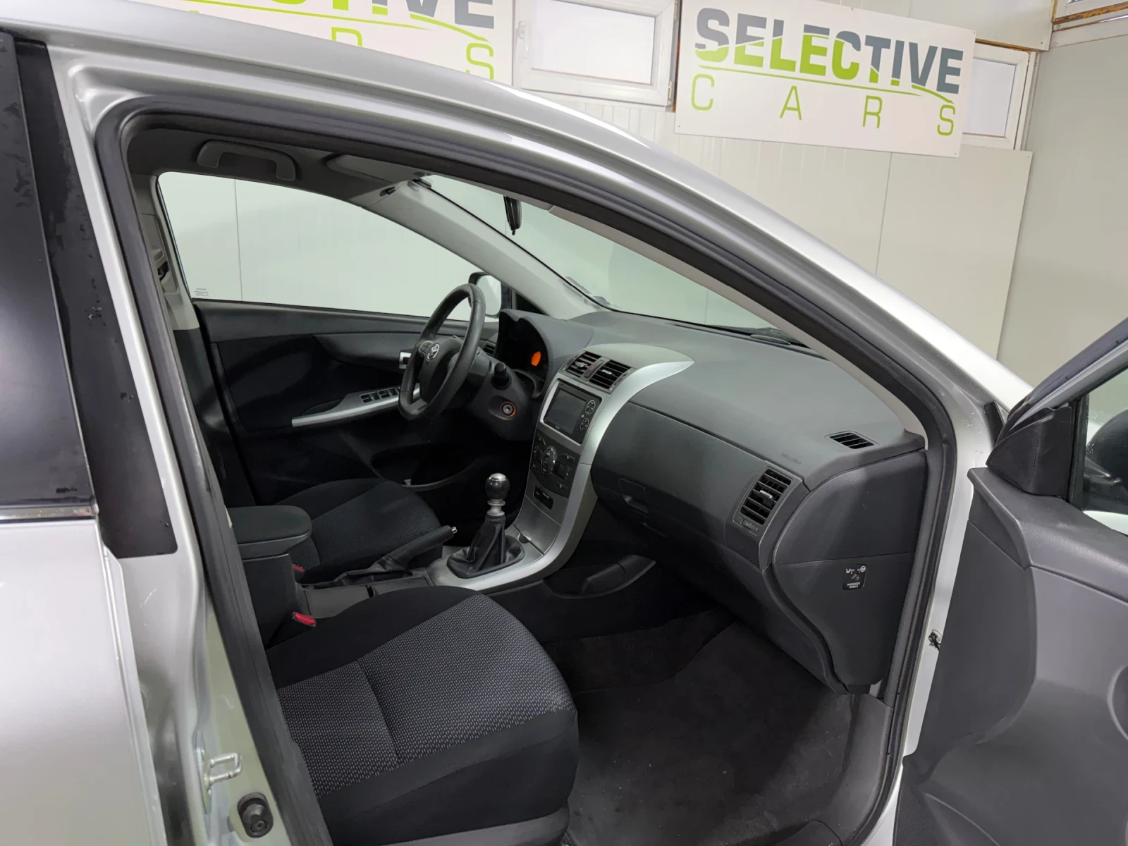 Toyota Corolla SDN 1.6 VVT-i 6MT Luna * 32 000km* �� �������� | Mobile.bg � ����������� 14