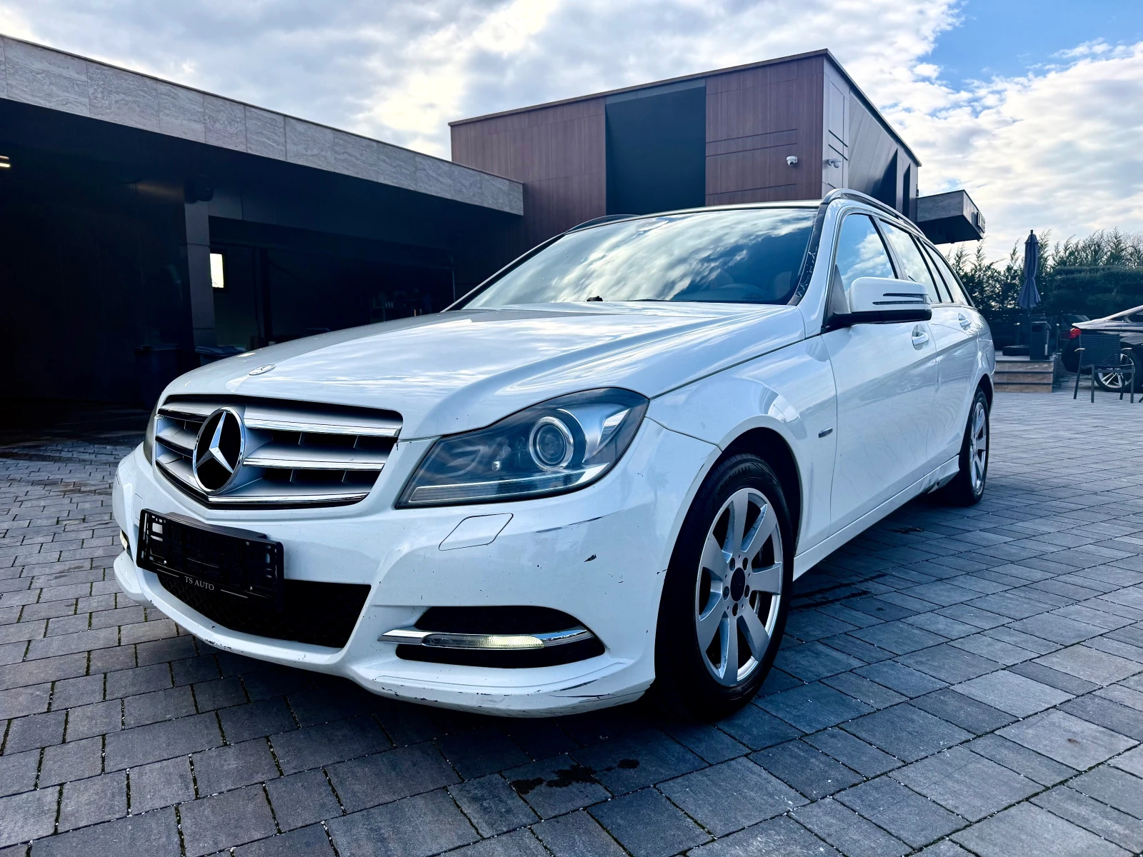 Mercedes-Benz C 220  - изображение 9