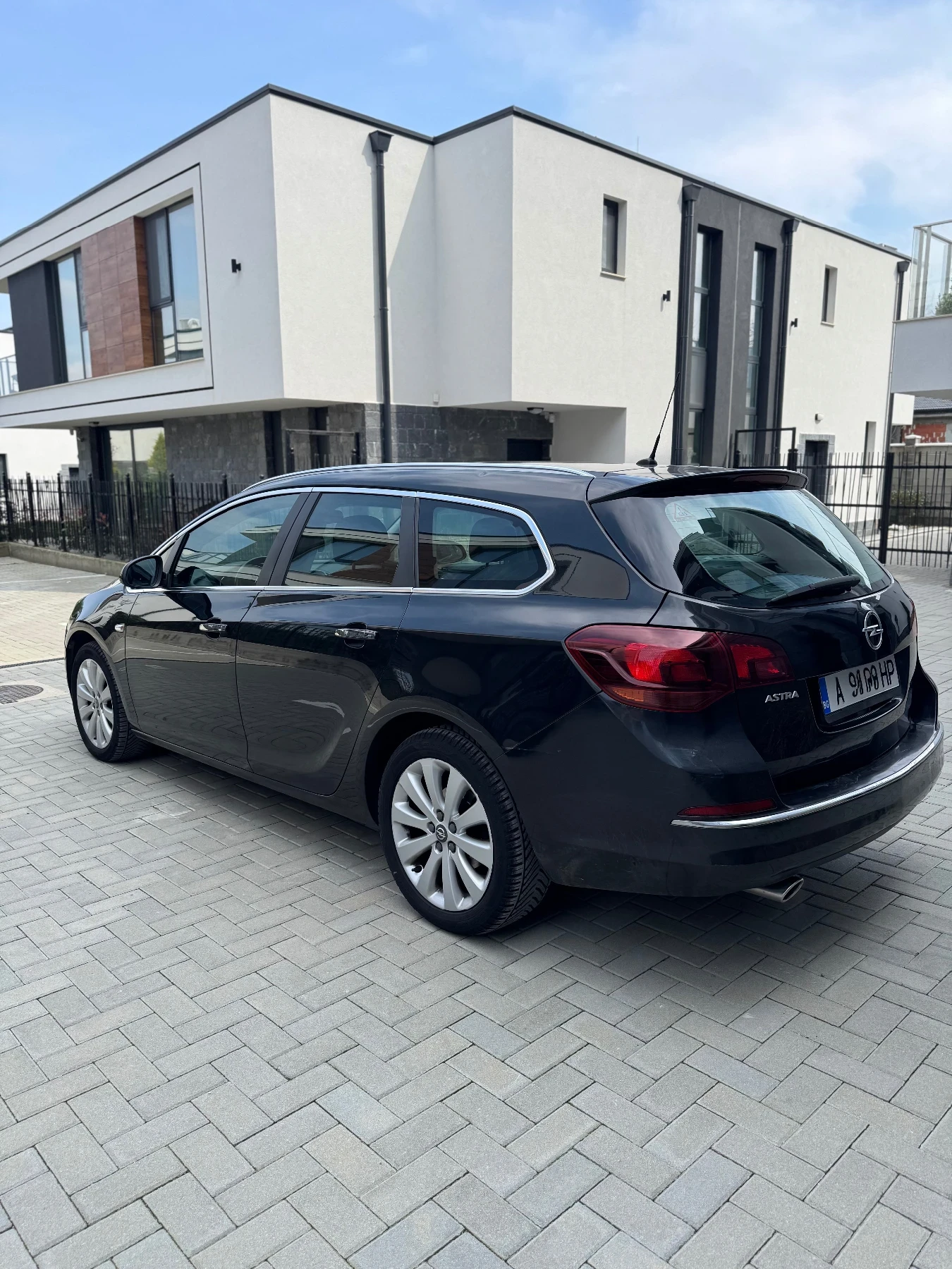 Opel Astra Газ. Инжекцион, снимка 3 - Автомобили и джипове - 54097512