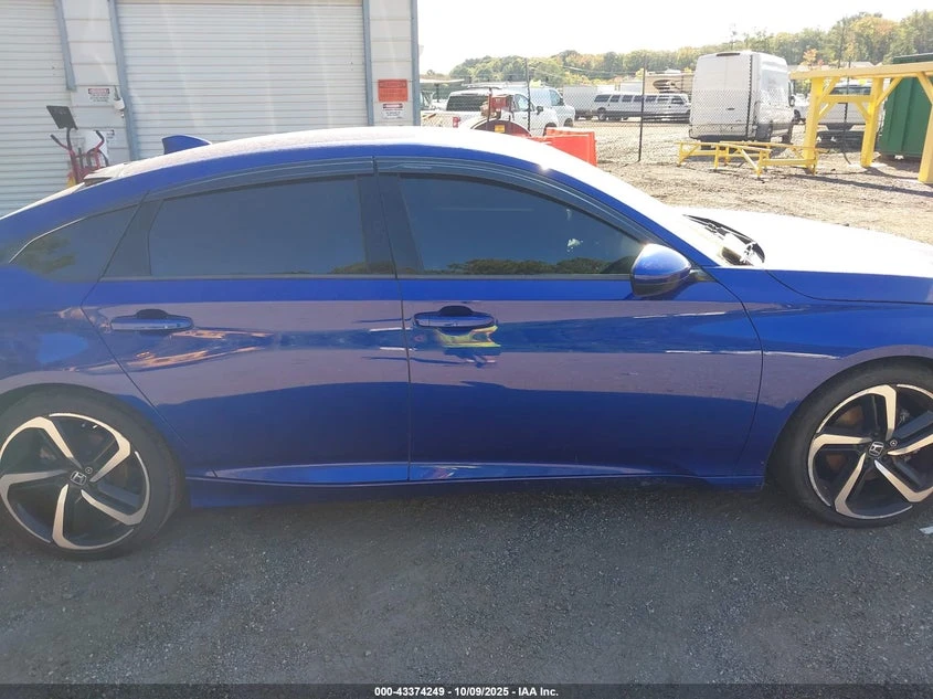 Honda Accord 1.5l Sport, снимка 13 - Автомобили и джипове - 54309260