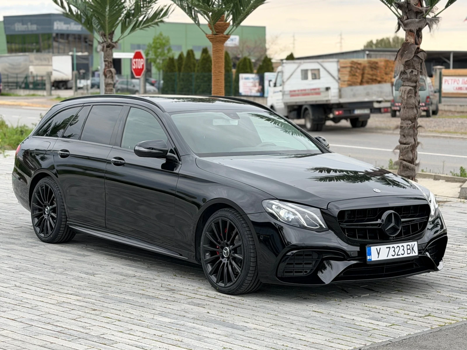 Mercedes-Benz E 220 AMG line