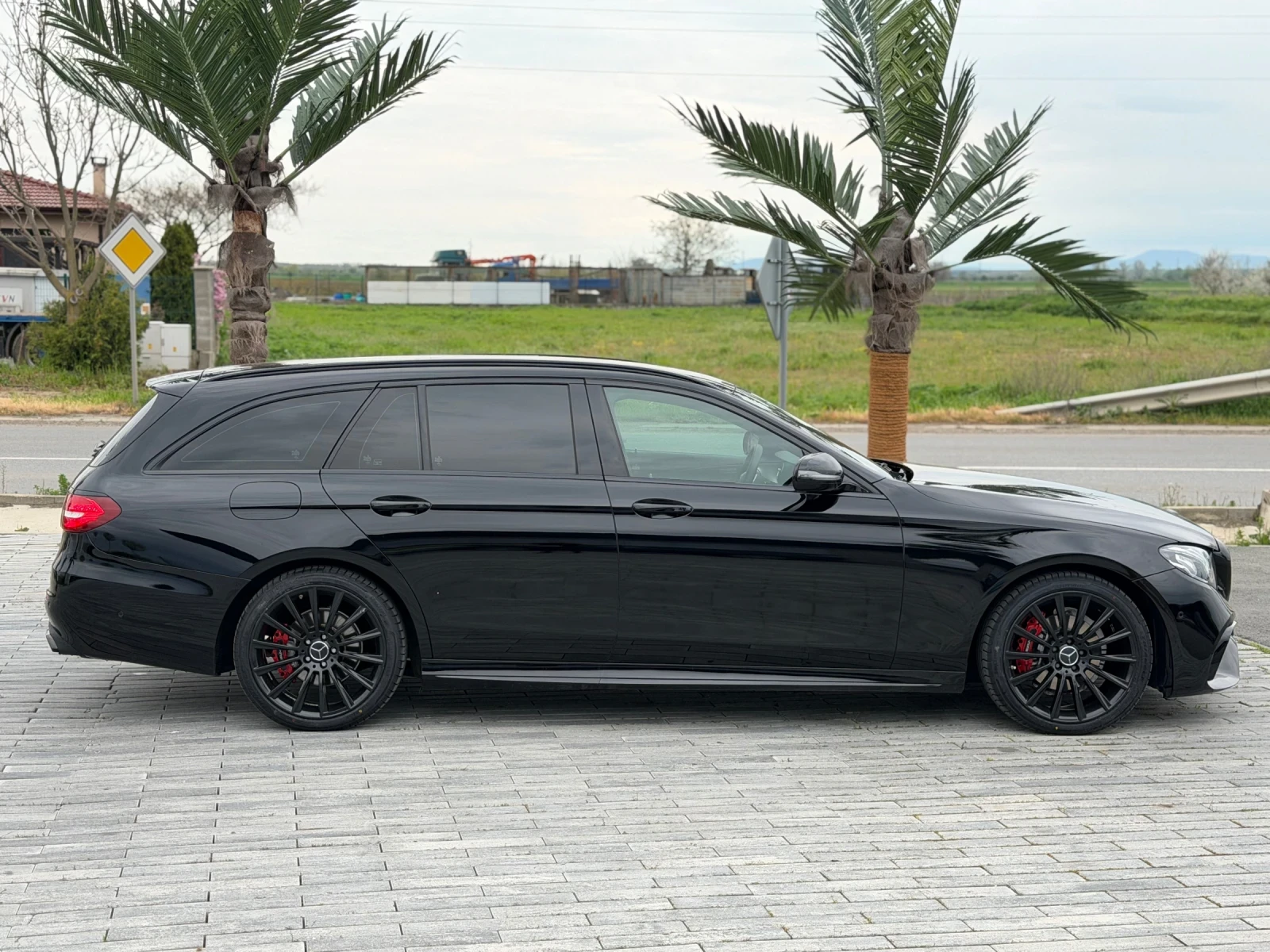 Mercedes-Benz E 220 AMG line, снимка 6 - Автомобили и джипове - 54349406