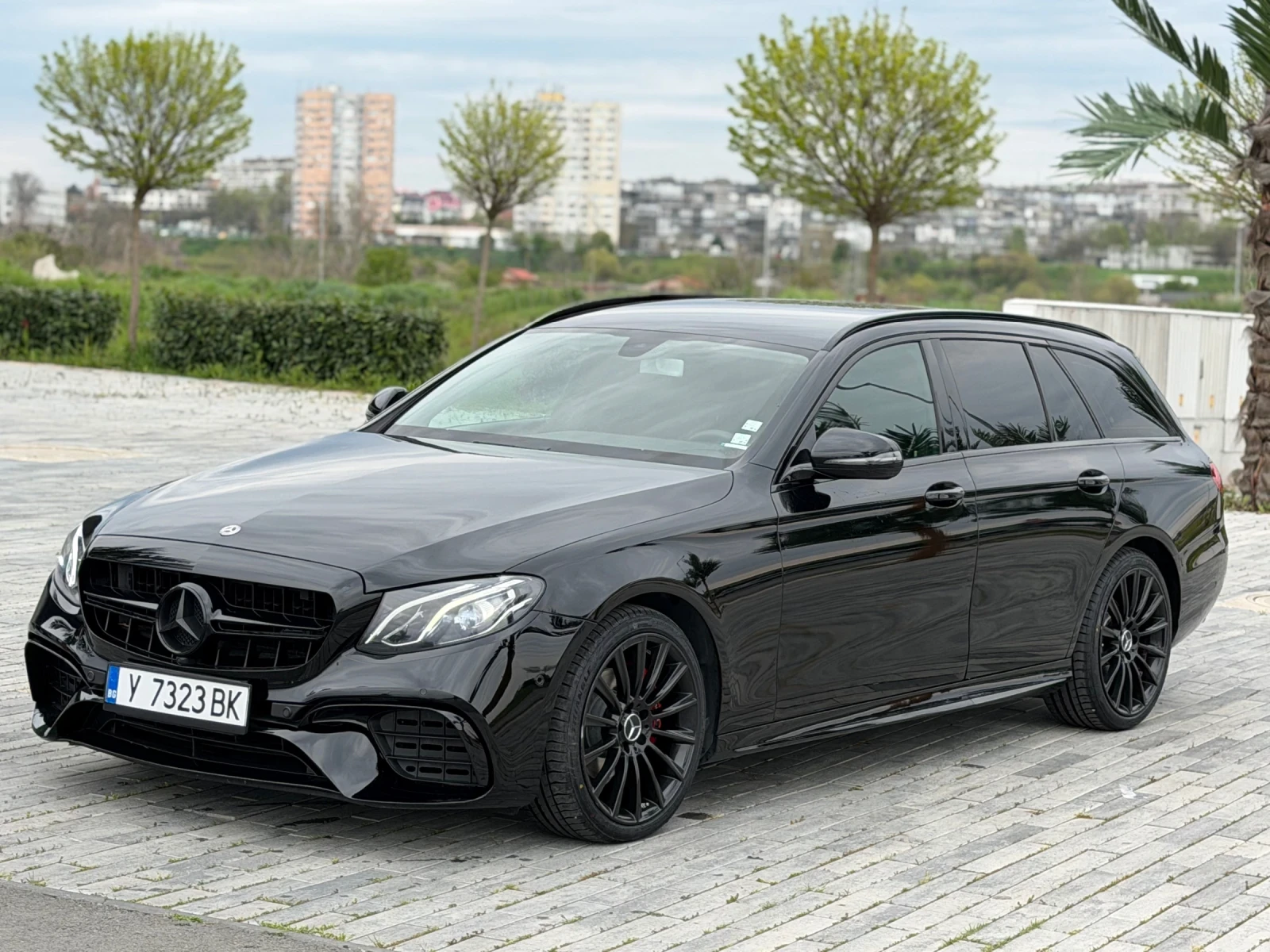 Mercedes-Benz E 220 AMG line, снимка 2 - Автомобили и джипове - 54349406